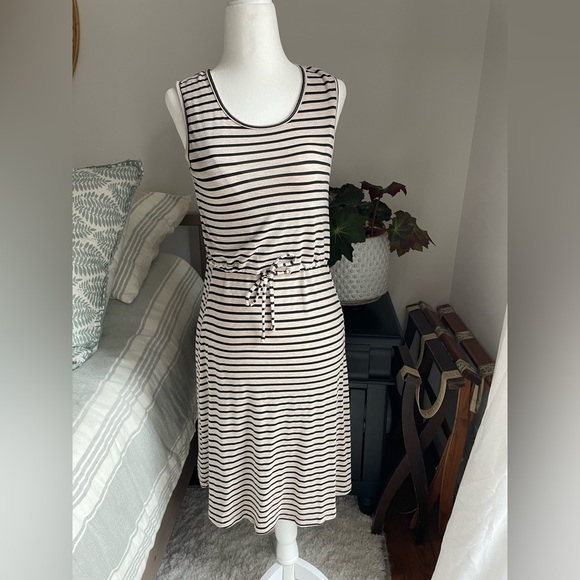 Latched Mama Dresses & Skirts - Latched Mama Drawstring Nursing Dress
